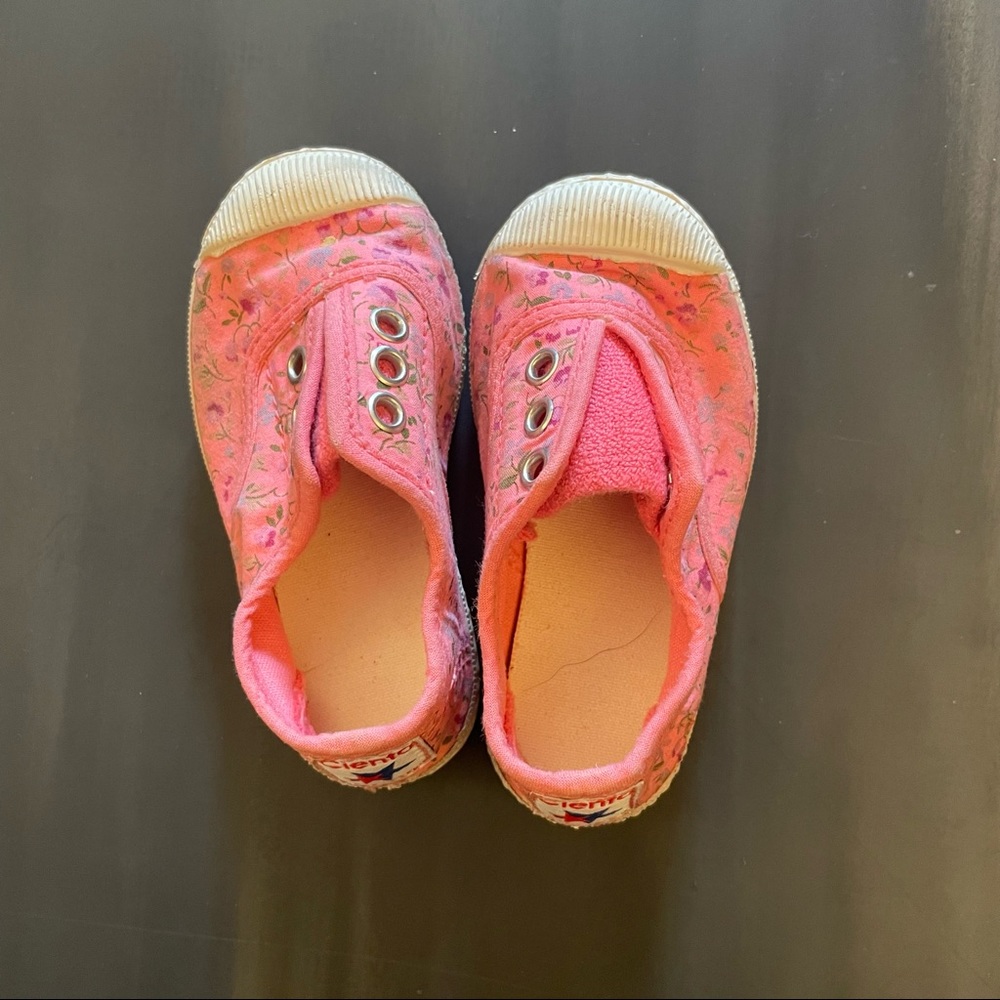 Kids Cienta pink shoes (Sz 21)